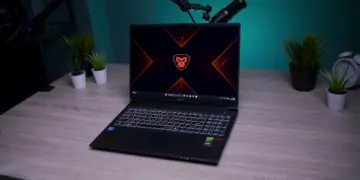 Tampilan fisik sisi depan laptop gaming Axioo Pongo 755 AMD dengan layar 16 inci rasio 16:10 yang menampilkan visual jernih.
