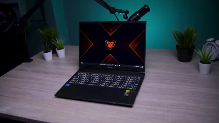Tampilan fisik sisi depan laptop gaming Axioo Pongo 755 AMD dengan layar 16 inci rasio 16:10 yang menampilkan visual jernih.