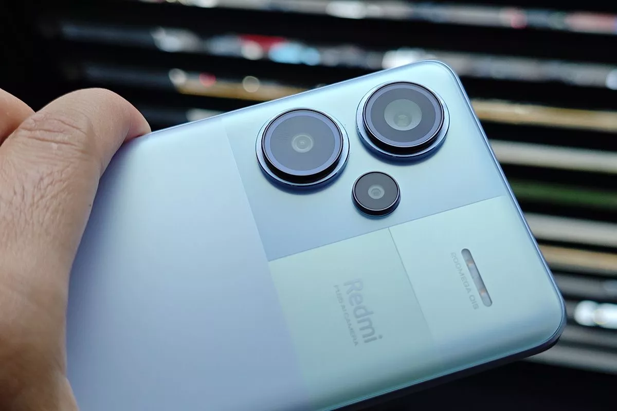 Menawarkan sensor ultra-jernih dengan harga bersaing, varian Redmi ini menjadi salah satu pilihan HP kamera 200MP paling menarik saat ini.