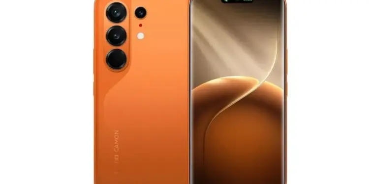 Tampilan depan dan belakang Tecno Camon 50 Ultra 5G varian warna oranye.
