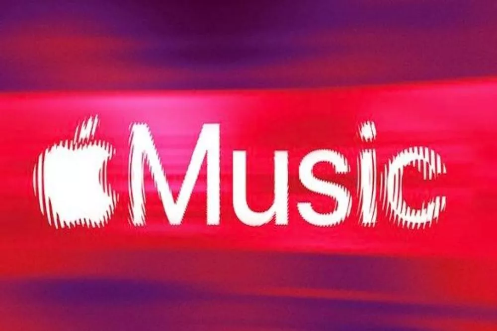 Logo Apple Music berwarna putih dengan latar belakang merah menyala terkait informasi harga Apple Music terbaru.