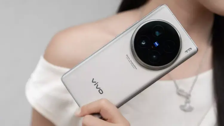 HP flagship Vivo dengan modul kamera bulat besar yang dilengkapi sensor kamera HP canggih berlabel Zeiss.