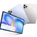 Tablet mid-range Infinix dalam dua warna (biru muda dan perak) dengan modul kamera belakang berbentuk lingkaran. Layar tablet menampilkan antarmuka pemutar musik.