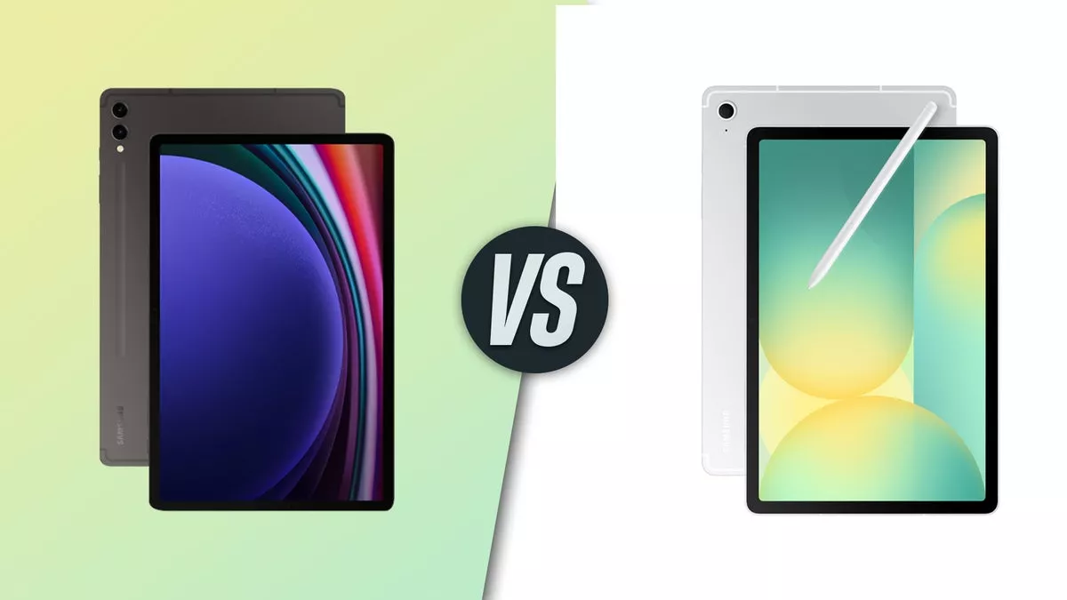 Ilustrasi perbandingan dua tablet Samsung Galaxy Tab S10 FE warna abu-abu dan silver dengan logo VS di tengah.