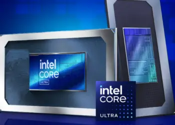 Logo resmi Intel Core Ultra bersama dengan wujud chip prosesor berlatar belakang biru.
