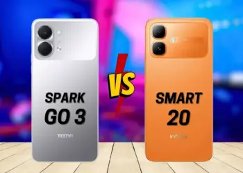 Tecno Spark Go 3 dan Infinix Smart 20 disejajarkan di atas permukaan bermotif lantai kayu dengan logo VS petir merah di tengahnya.