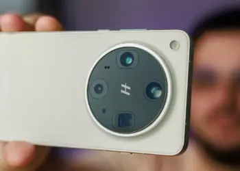 Dilengkapi dengan optimasi sensor mutakhir, HP kamera 200MP dari lini flagship ini siap memanjakan para pencinta fotografi mobile.