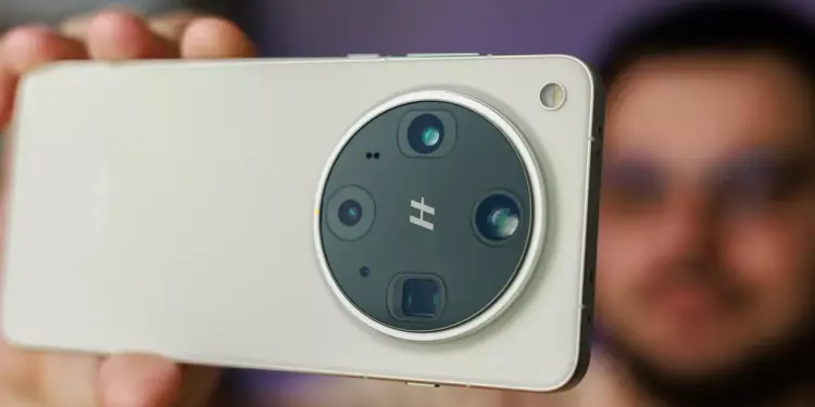 Dilengkapi dengan optimasi sensor mutakhir, HP kamera 200MP dari lini flagship ini siap memanjakan para pencinta fotografi mobile.