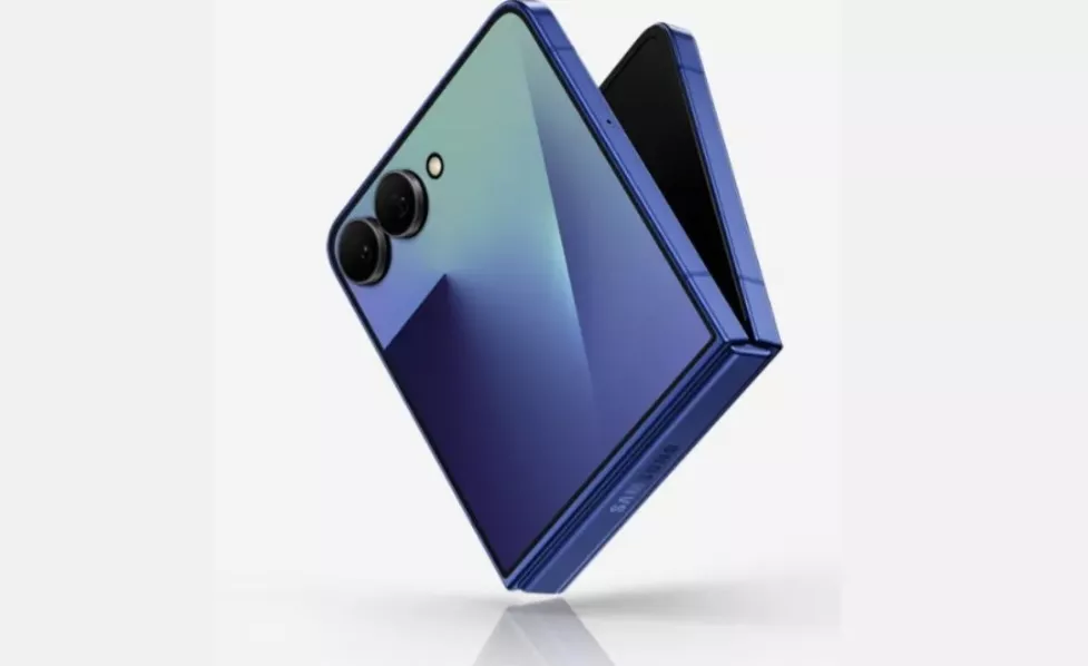 Render desain smartphone lipat Samsung Galaxy Z Flip 8 warna biru dalam posisi setengah terlipat.