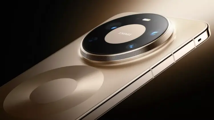 Tampilan jarak dekat modul kamera XMAGE berwarna emas pada Huawei Mate 90