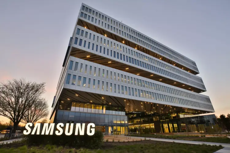 Gedung megah dengan logo Samsung di bagian depan untuk program giveaway liburan ke Korea.