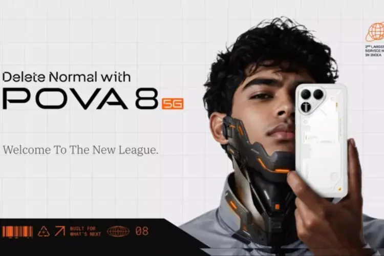 Banner promosi Tecno Pova 8 5G menampilkan seorang pria bermodel rambut ikal mengenakan kostum pelindung leher futuristik mecha sambil memegang smartphone.