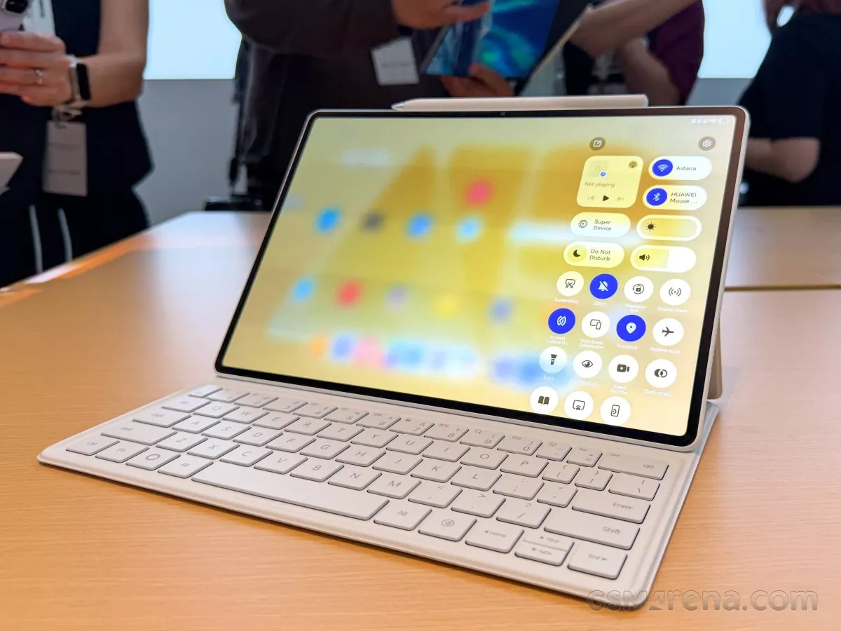 Menu pusat kontrol atau control panel pada layar PaperMatte tablet Huawei MatePad Air 2026