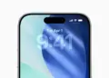 Tampilan Lock Screen iPhone dengan fitur Dynamic Island pada sistem iOS 26.6.