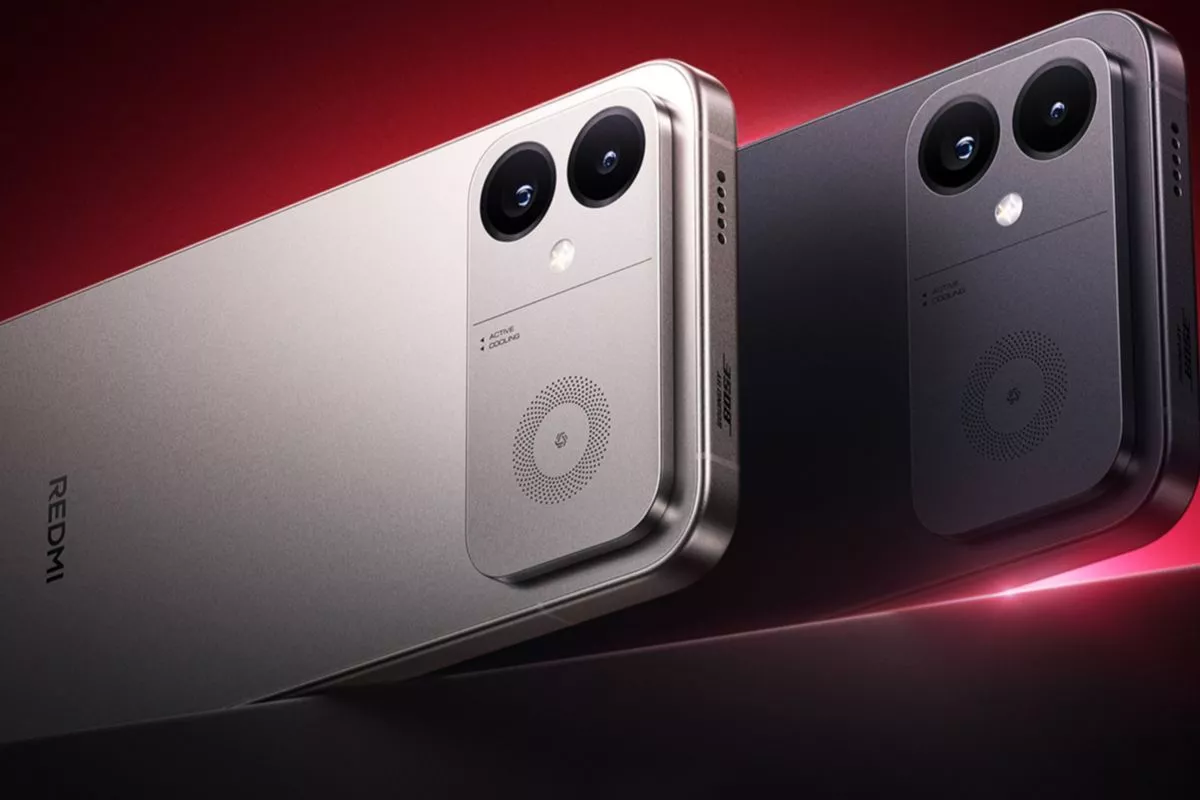 Detail modul kamera belakang Redmi K90 Ultra varian warna perak dan hitam yang dilengkapi lubang kipas sistem pendingin Active Cooling.