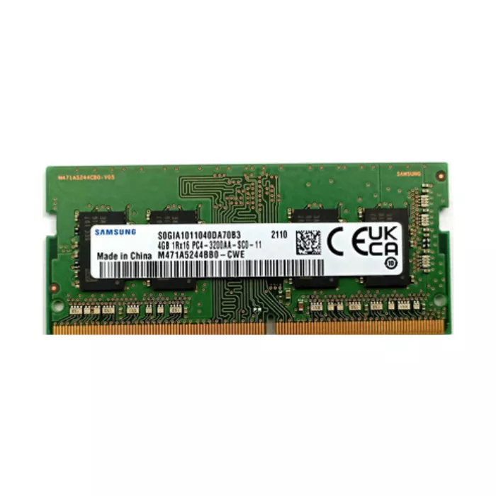 Modul RAM DDR4 Samsung SODIMM berkapasitas 4GB untuk laptop dengan stiker spesifikasi resmi.