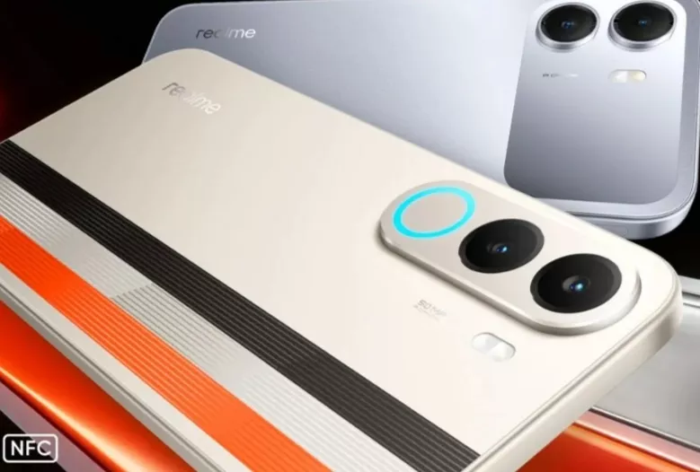 Desain bodi belakang HP Realme terbaru berwarna krem dengan aksen garis balap hitam-oranye serta varian warna abu-abu.