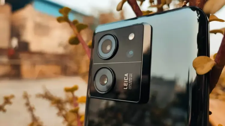 Close up modul kamera belakang HP Xiaomi dengan lensa Leica premium yang bagus untuk foto dan video.