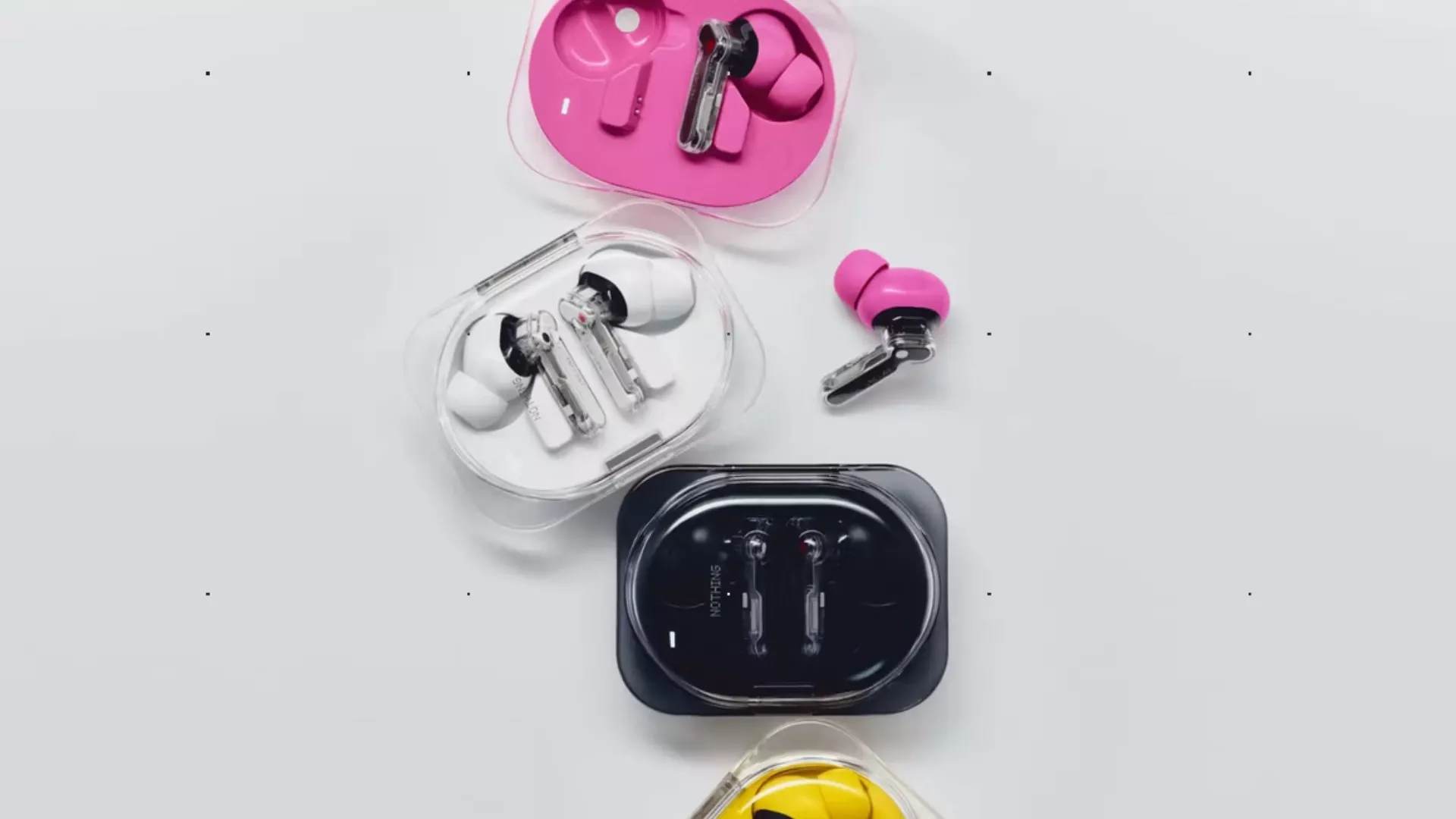 Berbagai varian warna TWS Nothing Ear (3a) dalam casing transparan ikonik