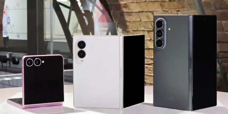 Tampilan modul kamera dan bodi belakang Samsung Galaxy Z Fold8 yang tampil makin elegan dan modern.