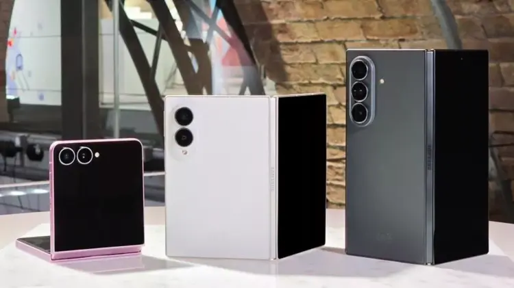 Tampilan modul kamera dan bodi belakang Samsung Galaxy Z Fold8 yang tampil makin elegan dan modern.
