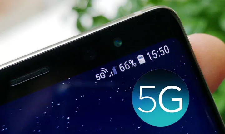 Indikator sinyal 5G aktif pada sudut layar smartphone 5G terlaris dengan spesifikasi gahar.