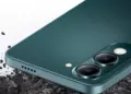 Detail modul kamera belakang HP 1 jutaan warna hijau tua tangguh untuk pelajar SD.