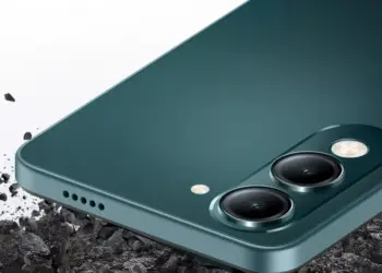 Detail modul kamera belakang HP 1 jutaan warna hijau tua tangguh untuk pelajar SD.
