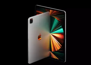 Sisi belakang dan depan tablet iPad Pro Apple yang menampilkan logo ikonik serta layar berspesifikasi tinggi.