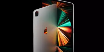 Sisi belakang dan depan tablet iPad Pro Apple yang menampilkan logo ikonik serta layar berspesifikasi tinggi.