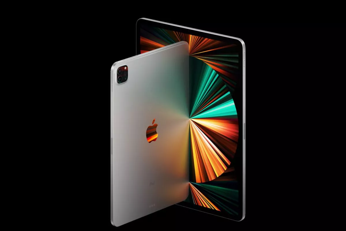 Sisi belakang dan depan tablet iPad Pro Apple yang menampilkan logo ikonik serta layar berspesifikasi tinggi.