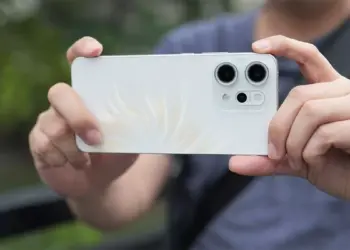 Pengujian langsung performa kamera HP OPPO terbaru yang stabil dan tajam, sangat cocok untuk para kreator konten video pendek.