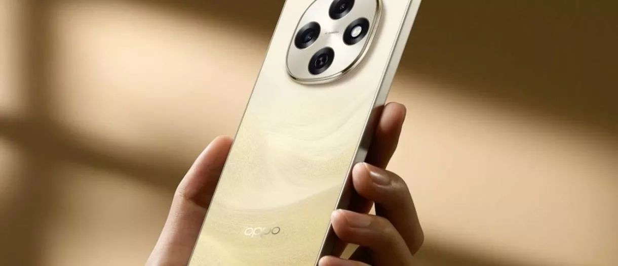OPPO A7 Pro Max saat digenggam. Desain tipis dan ergonomisnya tetap mampu menampung kapasitas baterai besar tahan lama.