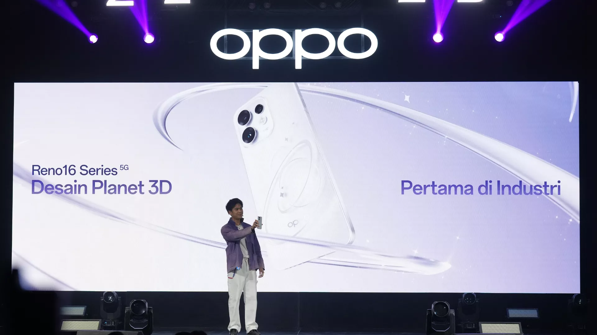 OPPO resmi memperkenalkan teknologi Desain Planet 3D pada lini Reno16 Series 5G terbaru mereka.