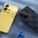 Tampilan penuh bodi belakang Vivo varian warna kuning emas dan hitam dalam daftar HP rilis Agustus.