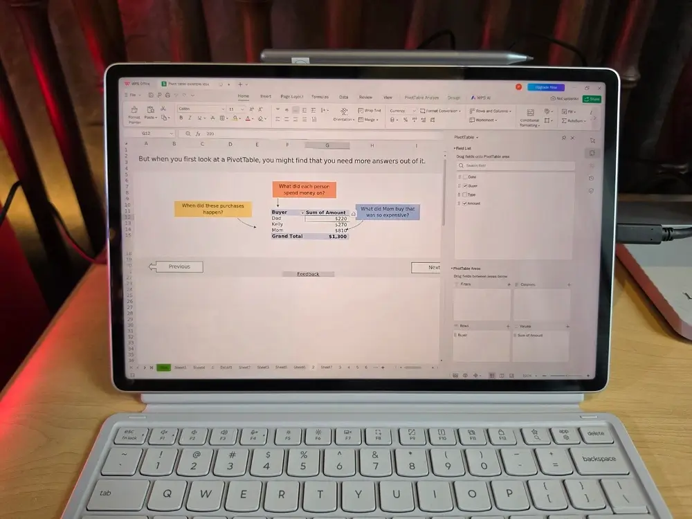 Layar PureSight Pro 3.5K pada Lenovo Idea Tab Pro Gen 2 menampilkan aplikasi pengolah data desktop yang ditenagai performa prosesor Snapdragon kelas atas secara jernih.