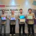 Manajemen Lenovo Indonesia memamerkan perangkat tablet Android bertenaga AI Lenovo Idea Tab Pro Gen 2 beserta aksesoris keyboard modularnya saat acara peluncuran resmi di Jakarta.