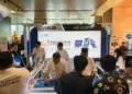 Antusiasme pengunjung mencoba pameran inovasi laptop AI ASUS dan ROG di Astranauts 2026 Jakarta.