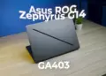 Desain premium bodi sasis CNC aluminum laptop gaming ASUS ROG Zephyrus G14 GA403 dengan fitur Slash Lighting minimalis di atas meja.