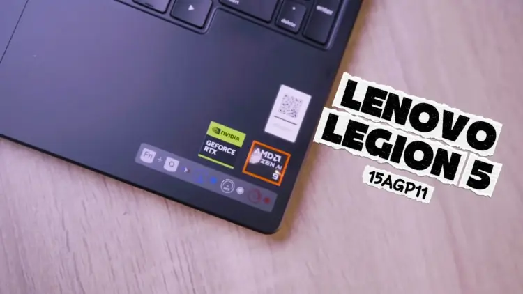 Stiker prosesor AMD Ryzen AI 9 dan kartu grafis NVIDIA GeForce RTX pada area palm rest laptop gaming premium Lenovo Legion 5 15AGP11.