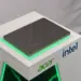 Laptop Acer Swift Air 14 AI dengan bodi tertutup dipajang di panggung pameran Acer dan Intel Indonesia.