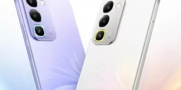 Tampilan desain bodi belakang smartphone modern dalam varian warna ungu dan putih yang stylish. Harga HP Oppo