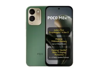 Tampilan depan dan belakang HP POCO M8x 5G warna hijau lengkap dengan spesifikasi utama di layar.
