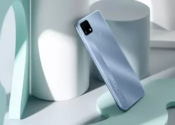 HP bekas 1 jutaan merk realme warna biru muda, tampak belakang dengan logo besar.