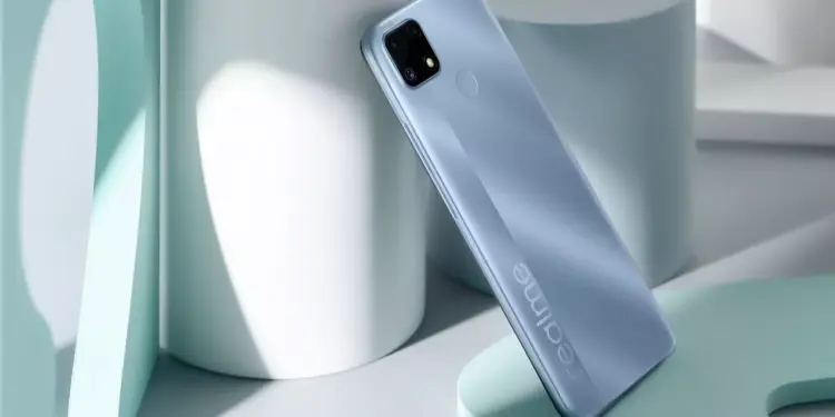 HP bekas 1 jutaan merk realme warna biru muda, tampak belakang dengan logo besar.