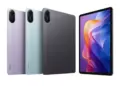 Varian warna Redmi Pad SE ungu, hijau mint, dan abu-abu beserta layar utamanya yang jernih.