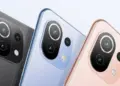 Tiga smartphone Xiaomi dengan varian warna hitam, biru, dan pink yang memperlihatkan modul modul tiga kamera HP Kamera Terbaik.