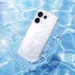 Smartphone Oppo Reno 16 F 5G Eco Pack warna putih berada di dalam air jernih memperlihatkan ketahanan terhadap air.