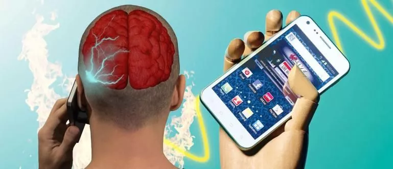 Visualisasi dampak paparan radiasi ponsel terhadap area kepala dan otak saat melakukan panggilan suara.
