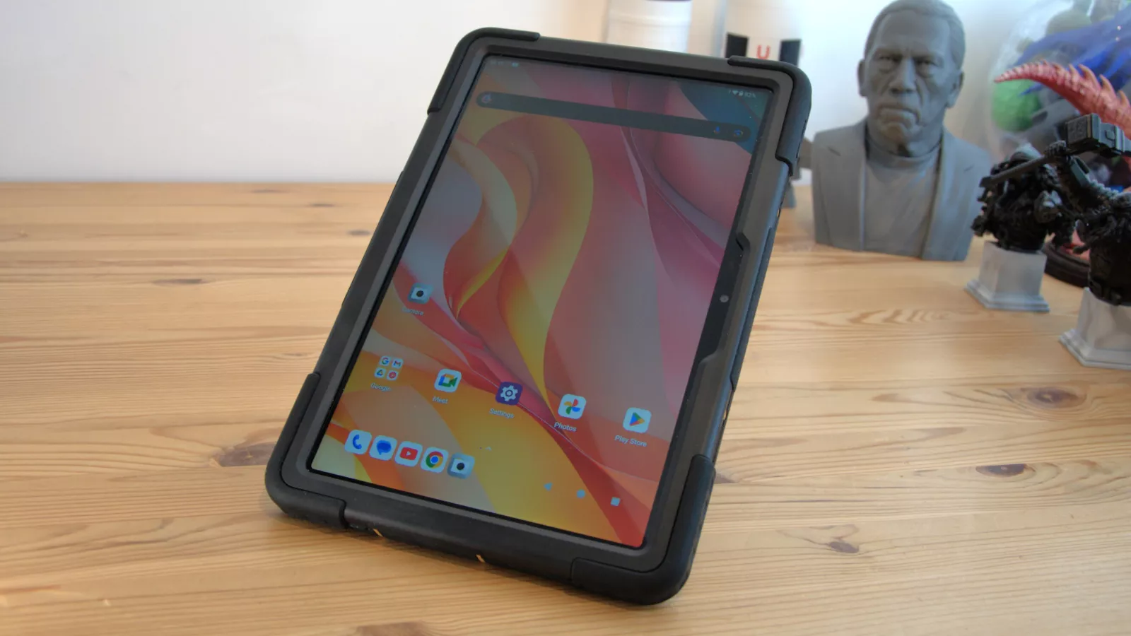 Desain bodi belakang AGM Pad P3 Compact yang kokoh dan tahan banting, sangat cocok untuk penggunaan aktivitas outdoor.